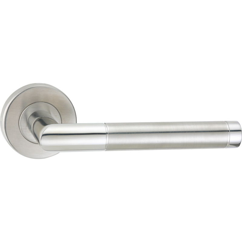 silver door handles مقابض الأبواب الفضية